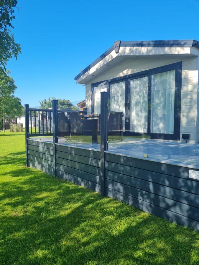 Superior 6 Berth Holiday Home In Suffolk Saxmundham Exterior foto